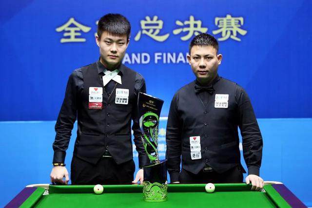 詹姆斯和凯 詹姆斯和凯